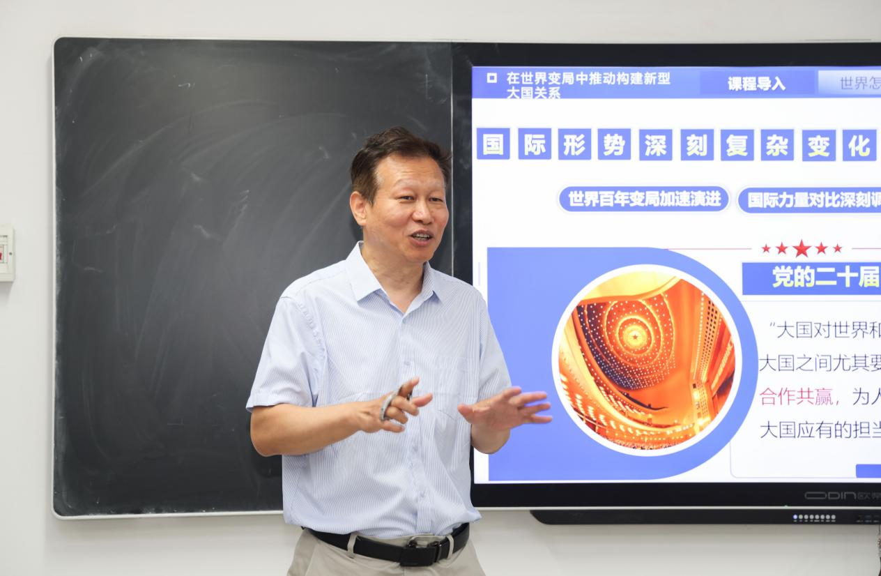 董事长吴中深入课堂为员工讲授思政课